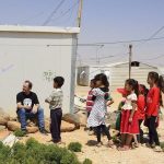 Juan Valdivia y Global Humanitaria impulsan un aula de musicoterapia para los niños refugiados sirios